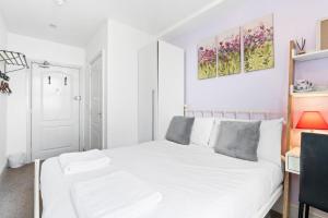 Stay by Brighton Modern Comfort in the City