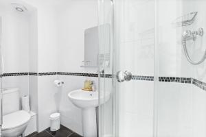 Stay by Brighton Modern Comfort in the City