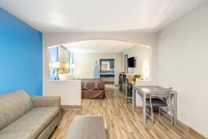 Super 8 by Wyndham San AntonioRiverwalk Area