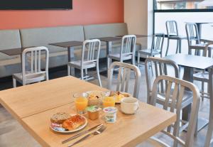 Hotels B&B HOTEL Les Sables-d'Olonne Centre Gare : photos des chambres