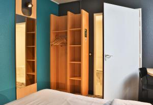 Hotels B&B HOTEL Les Sables-d'Olonne Centre Gare : photos des chambres