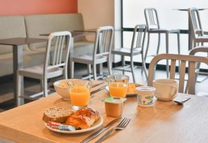 Hotels B&B HOTEL Les Sables-d'Olonne Centre Gare : photos des chambres