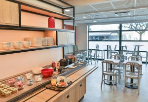 Hotels B&B HOTEL Les Sables-d'Olonne Centre Gare : photos des chambres