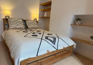 French Loft - Central & Comfy