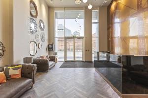 Central, Luxury & City Views