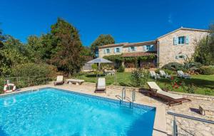 Villa Giselle in Central Istria for 8 people with large garden & private pool - pet friendly