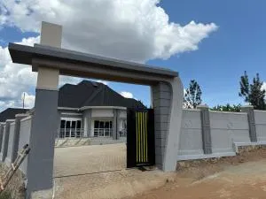 Entula safari and accommodation - Mutukula