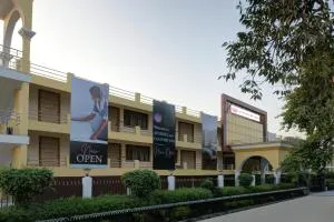 Country Inn Ayodhya - opposite airport - Sultānpur