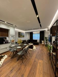 Luxury apartment with a wonderful lake view