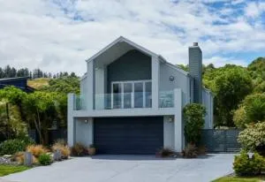 Seaside Serenity - Oaro