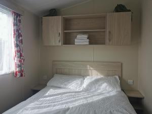 Cosy 3 Bedroom Beachfront Getaway in Mersea