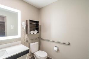 King Room with Roll-In Shower - Mobility/Hearing Accessible - Non-Smoking room in Super 8 by Wyndham San Antonio/Riverwalk Area