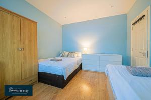 Modern 5 bedroom home in Reading