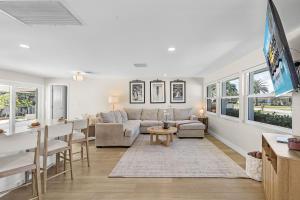 Direct Gulf Access, Luxurious Pool & Spa, Pet-friendly - Villa Sunlit Sanctuary - Roelens