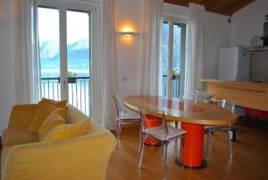 Attico Con Grande Terrazza vista Lago