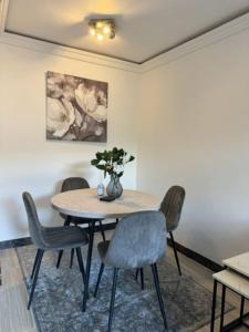 Stylish London Stay 2-Bedroom Duplex Sleeps 6