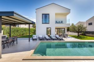 Villa Silvia by Villsy