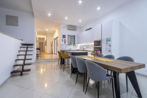 Spacious and stylish apartment