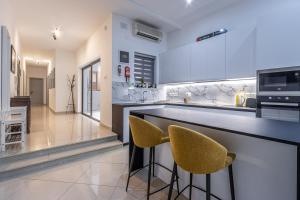 Spacious and stylish apartment