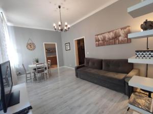 KGHN Apartments Tkacka