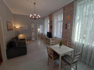 KGHN Apartments Tkacka