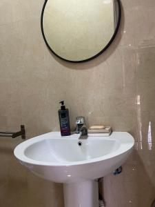 P90 Mall Spacious Apartment in New Cairo