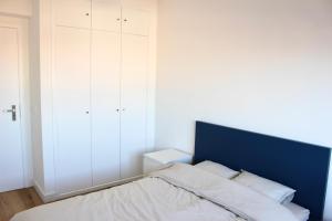 Modern Homestay with River Views, Sunrise & Friendly Cats
