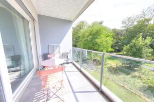 Relax and Recharge By The Lake! Modern Morges Apartments, AP26