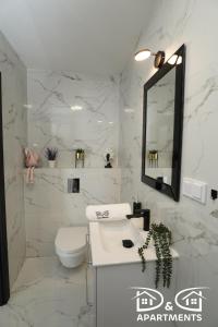 Pine Tree House 6 D&D Apartments