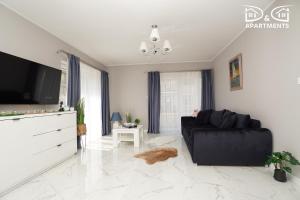 Pine Tree House 6 D&D Apartments