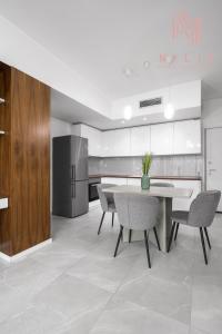 Leon, Nilie Premium Hospitality MGMT