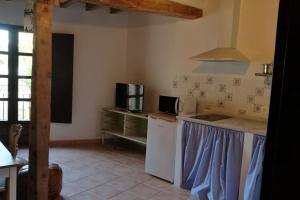 Cerca de la Alhambra, La Casa del Cuento, Primero