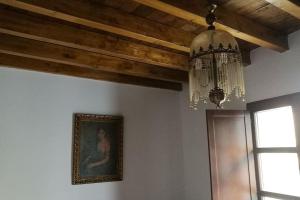 Cerca de la Alhambra, La Casa del Cuento, Primero