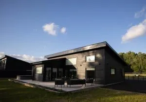 Modern boende med sjöutsikt - Hörda