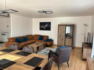 Maisons de vacances La cle des champs Maison plain pied spacieuse lumineuse bien equipee, 3 chambres spacieuse, belle terrasse amenagee, garage, grand jardin clos, parking, pres de Bayeux et Omaha Beach : photos des chambres