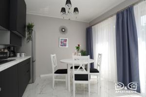 Pine Tree House 6 D&D Apartments