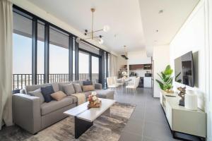 Frank Porter - Creek Edge Tower 1