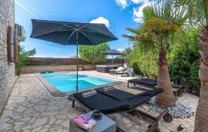 Nice Home In Cabrunici With Wifi - 卡布鲁尼齐