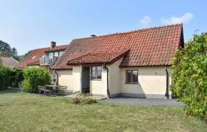3 Bedroom Cozy Home In Tomelilla - Löderup