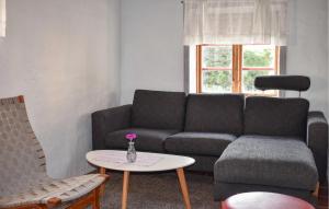 3 Bedroom Cozy Home In Tomelilla