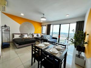 Modern Trefoil Studio Setia Alam Walk to Setia City Mall SCCC