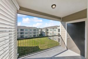 C Creek 10308 I Modern 2Bd Apt I Secure Property