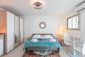 Studio lumineux avec aperçu mer Pointe Croisette