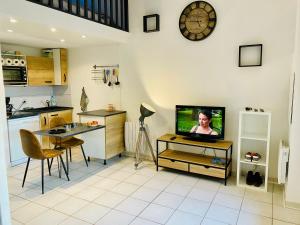 Villa Domaine des Pins, Magasins proches, Piscine