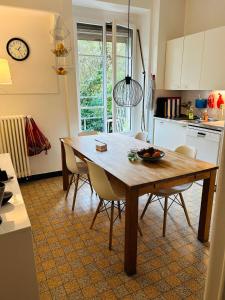 Grande chambre au bord du lac