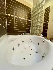 Appartements Reims CATHEDRALE JACUZZI LUXURIOUS PROPERTY : photos des chambres