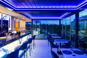 J Maluni City Hotel