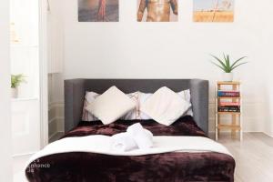 Chic Bayswater Luxury Retreat