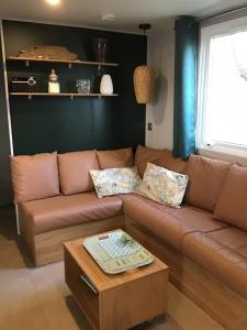 MH 557 TOUT confort 40m2 3ch dont suite parentale 2 salles de bain avec vue sur forêt dans camping 4 étoiles