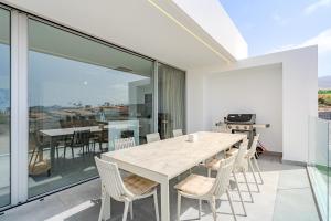 Villa Bellavista - infinity heated pool, panoramic views and BBQ